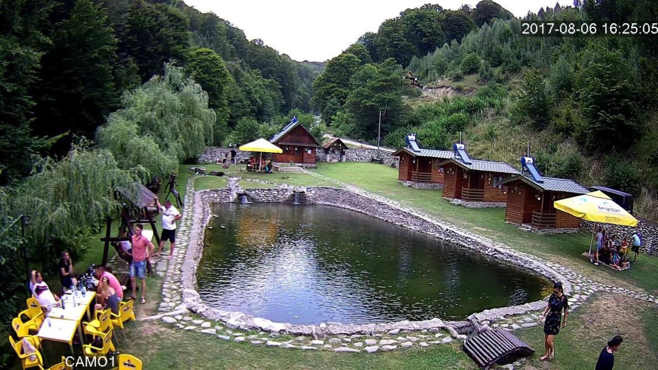 Pastravaria Romani Hotel Horezu Exterior photo